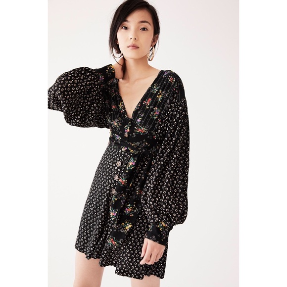Free People Dresses & Skirts - Free People Wonderland Floral Printed Mini Dress
